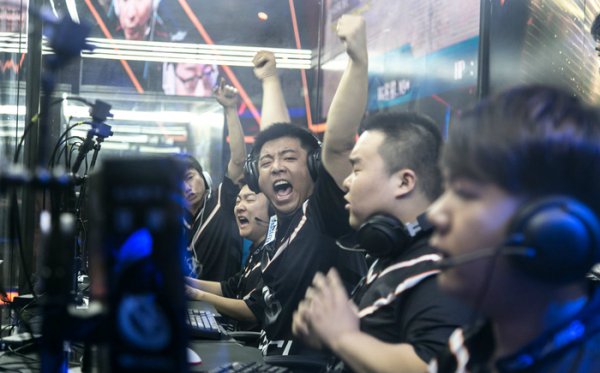 奋地表示 奋地表示