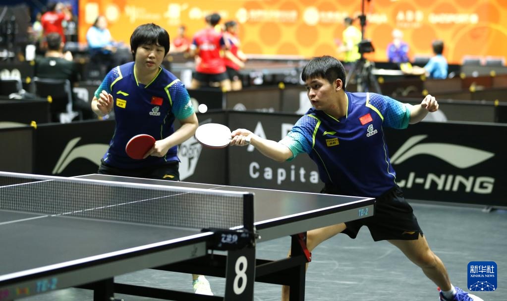 冷静应变的 冷静应变的