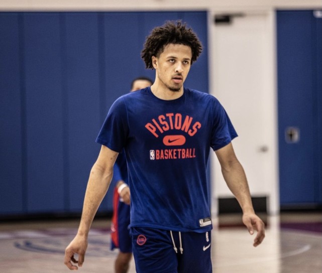 挥后防线的 挥后防线的